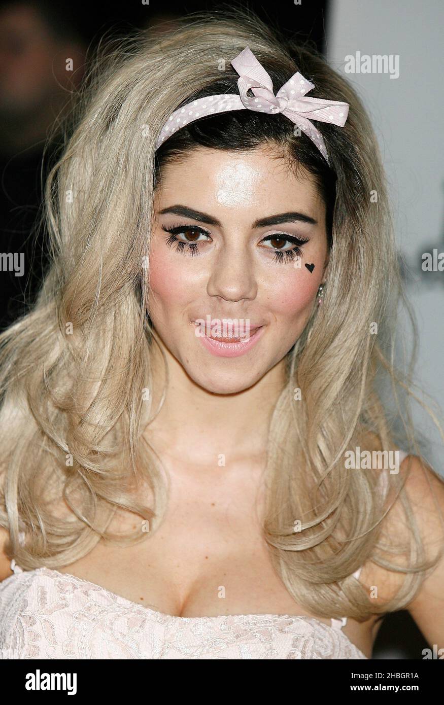 Marina Diamandis de Marina y los Diamantes llegando a los Premios NME en 02  Brixton Academy en Londres Fotografía de stock - Alamy