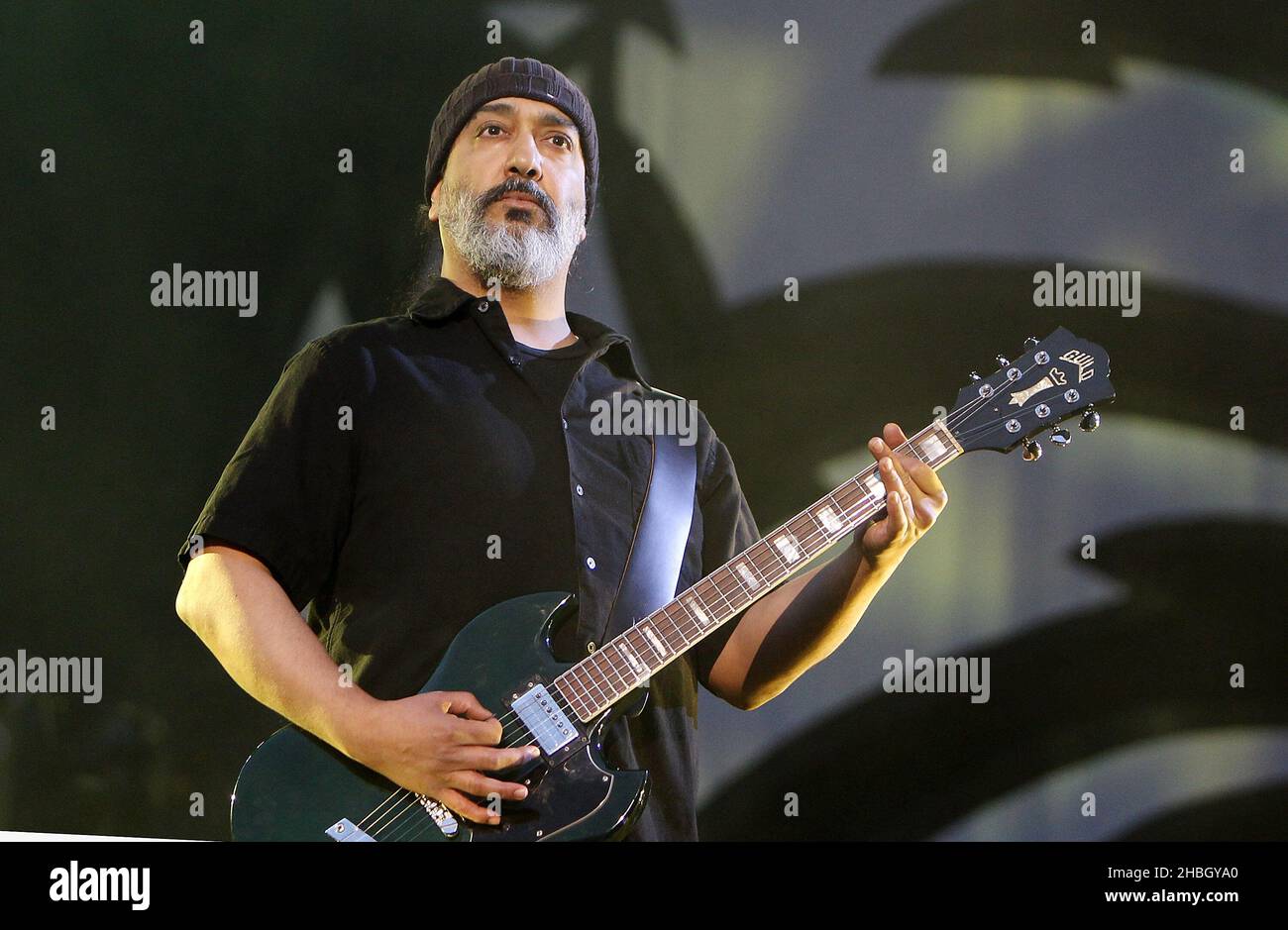 Kim Thayil, guitarrista de Soundgarden, actúa en Hard Rock Calling en Hyde  Park el 13 de julio de 2012 Fotografía de stock - Alamy