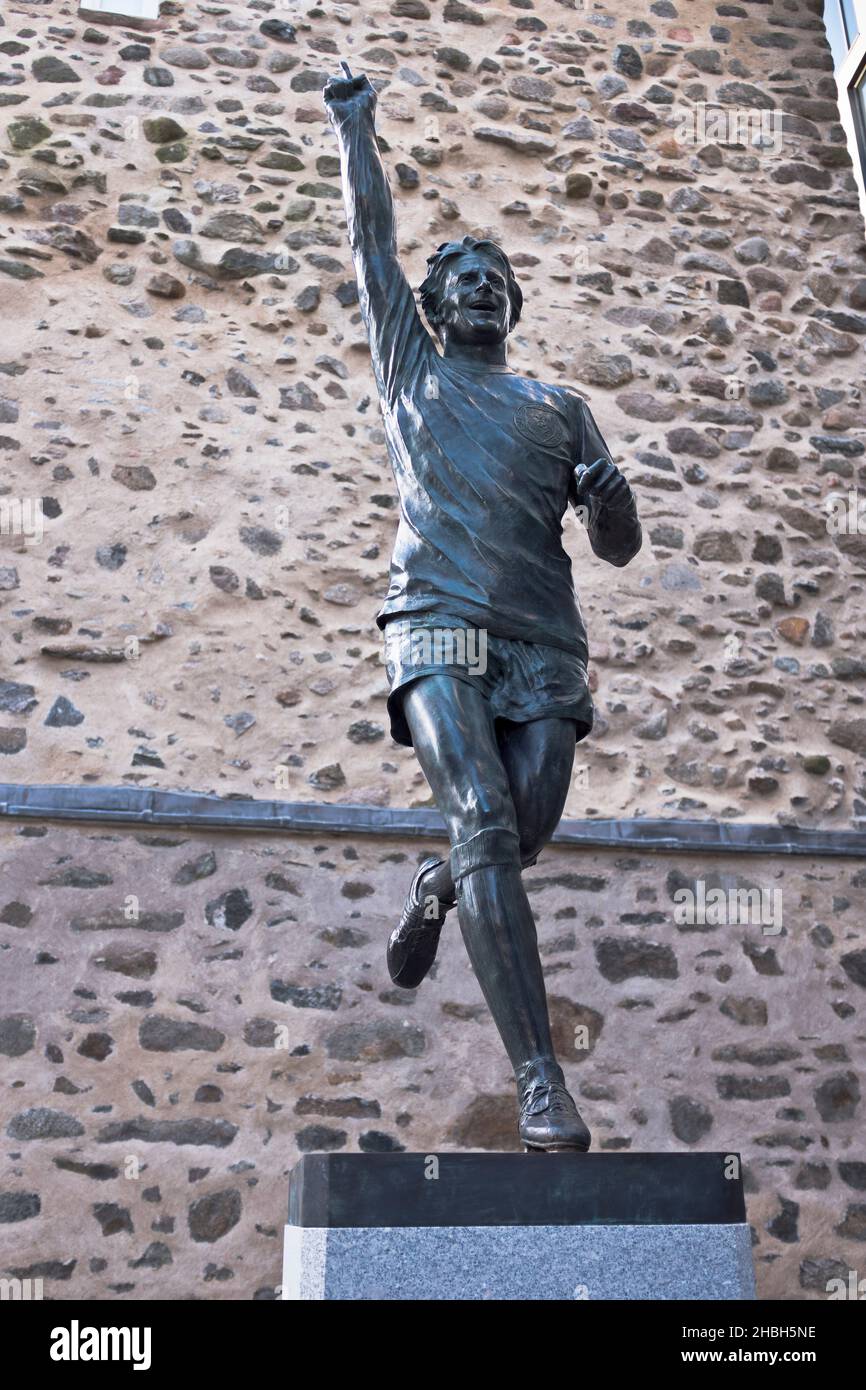 Estatua de dh Denis Law ABERDEEN ESCOCIA Los futbolistas escoceses están en Escocia Foto de stock