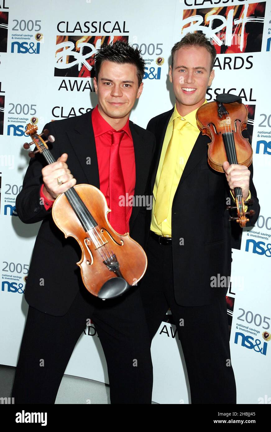 Dual; Craig Owen; Greg Scott asisten al anuncio de nominación para los premios anuales de música clásica 'The Classical Brits 2005' en el Atrium de Londres. Disparo en la cabeza Foto de stock