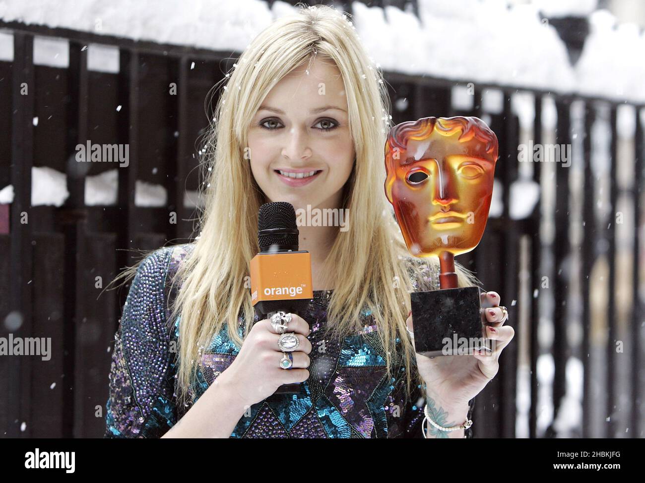 Fearne Cotton se presenta como el anfitrión del programa Orange Red Carpet en los Premios BAFTA de este año, en Bafta, en el centro de Londres. Foto de stock