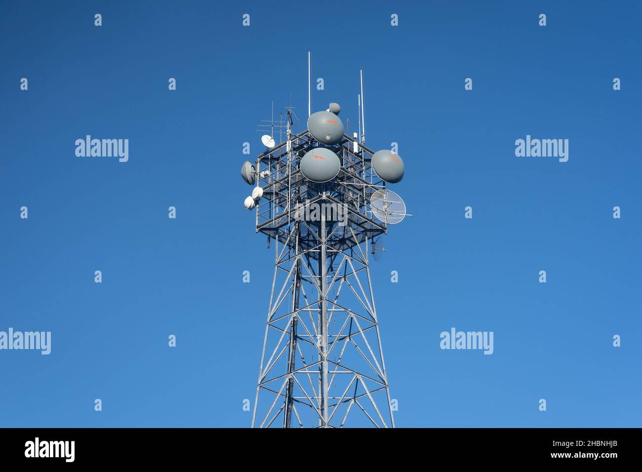 Antenas de microondas fotografías e imágenes de alta resolución - Alamy