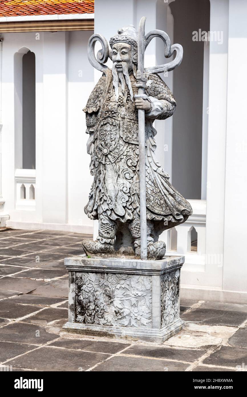 Estatua de un guerrero en Wat Arun (Templo del Amanecer), Bangkok, Tailandia Foto de stock