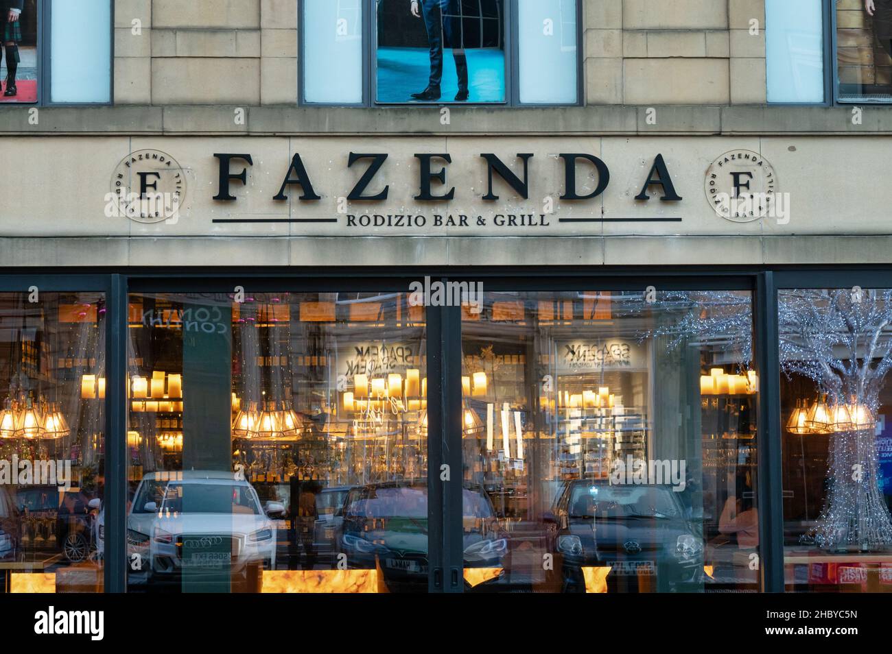 Edimburgo, Escocia- 21 de noviembre de 2021: La señal para el restaurante Fazenda en Edimburgo. Foto de stock