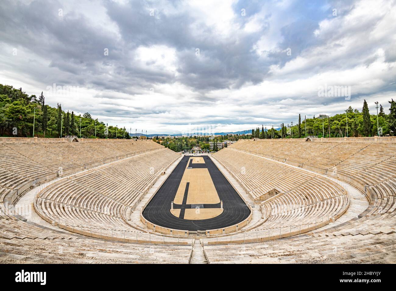 Vista horizontal elevada a través del estadio Panathenaic en Atenas, Grecia. Foto de stock