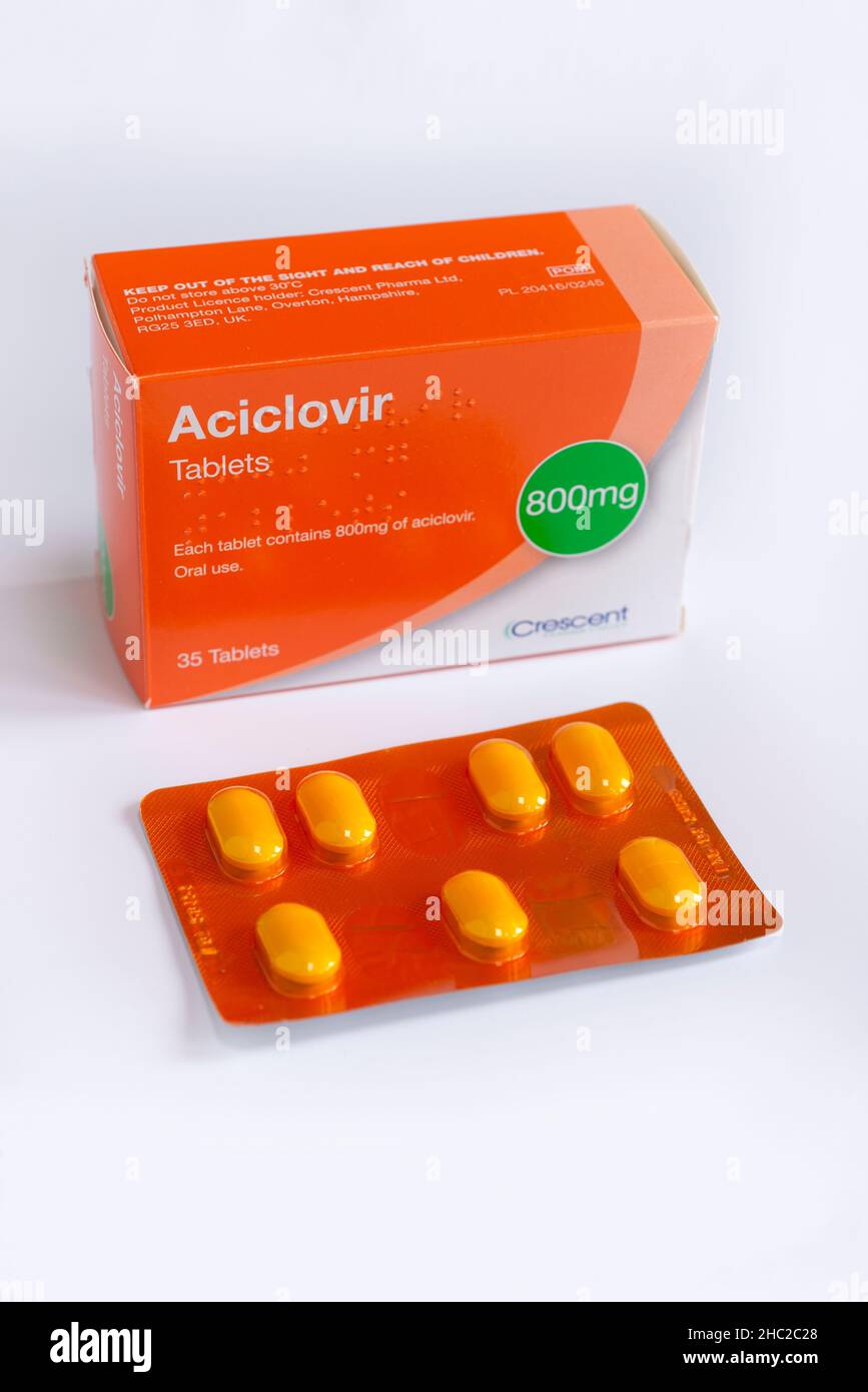 Medicamento antiviral Acliclovir. Foto de stock