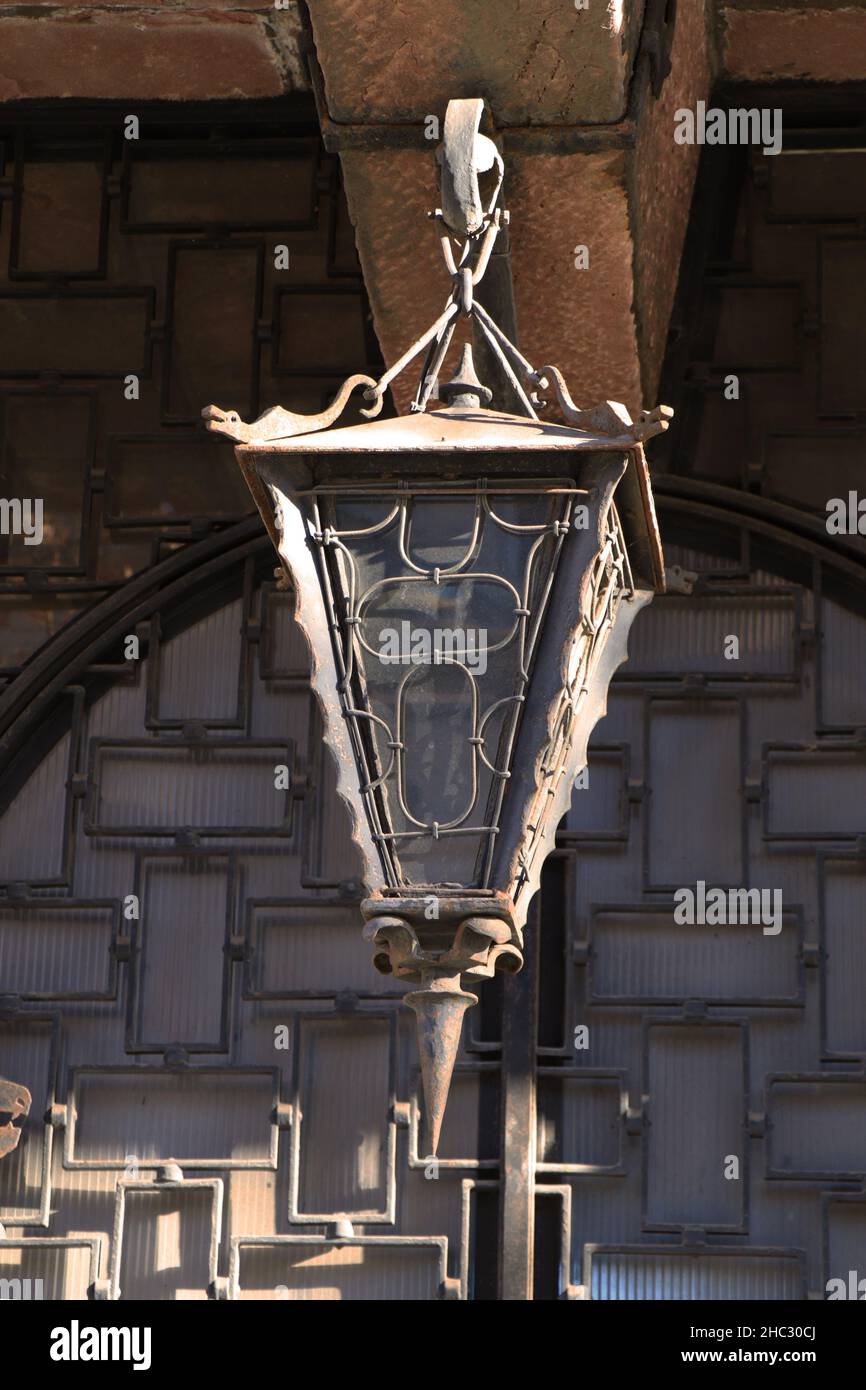 Lámpara de hierro forjado fotografías e imágenes de alta resolución - Alamy