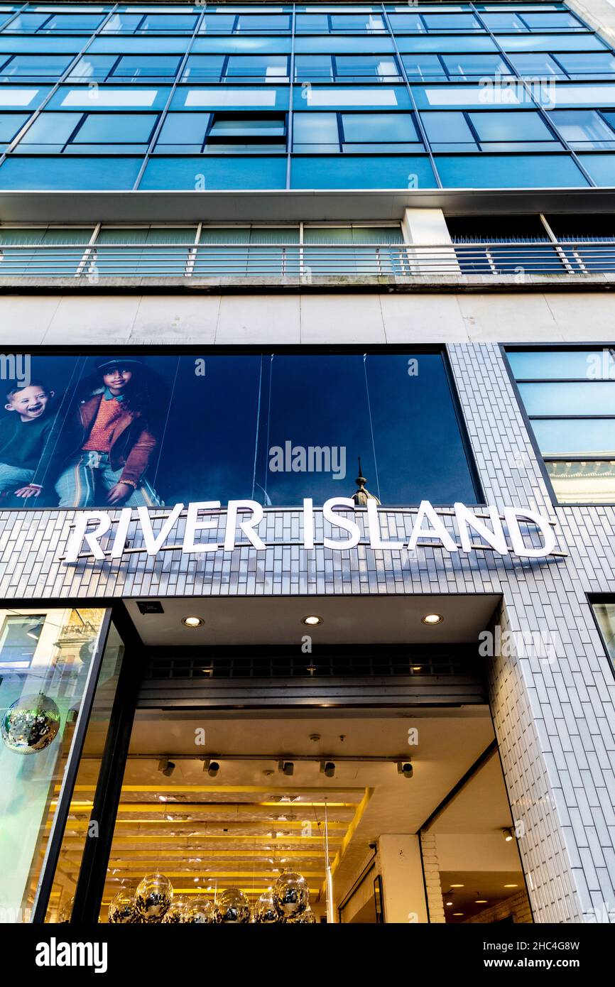 Fachada de la tienda de ropa River Island en Oxford Street, Londres, Reino Unido Foto de stock