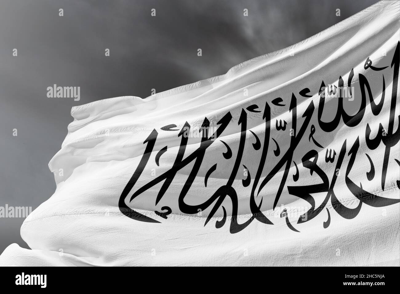 Bandera de Afganistán, Afganistán en poder de los talibanes. Traducción La inscripción 'Shahada' está escrita en la bandera blanca. Foto de stock