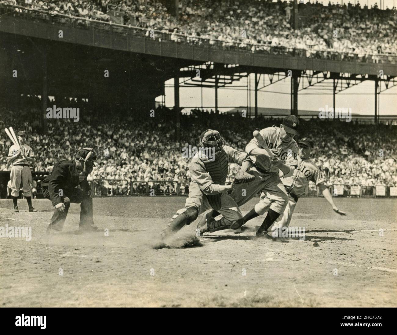 Jugadores Americanos de Béisbol en Acción, EE.UU. 1940s Foto de stock