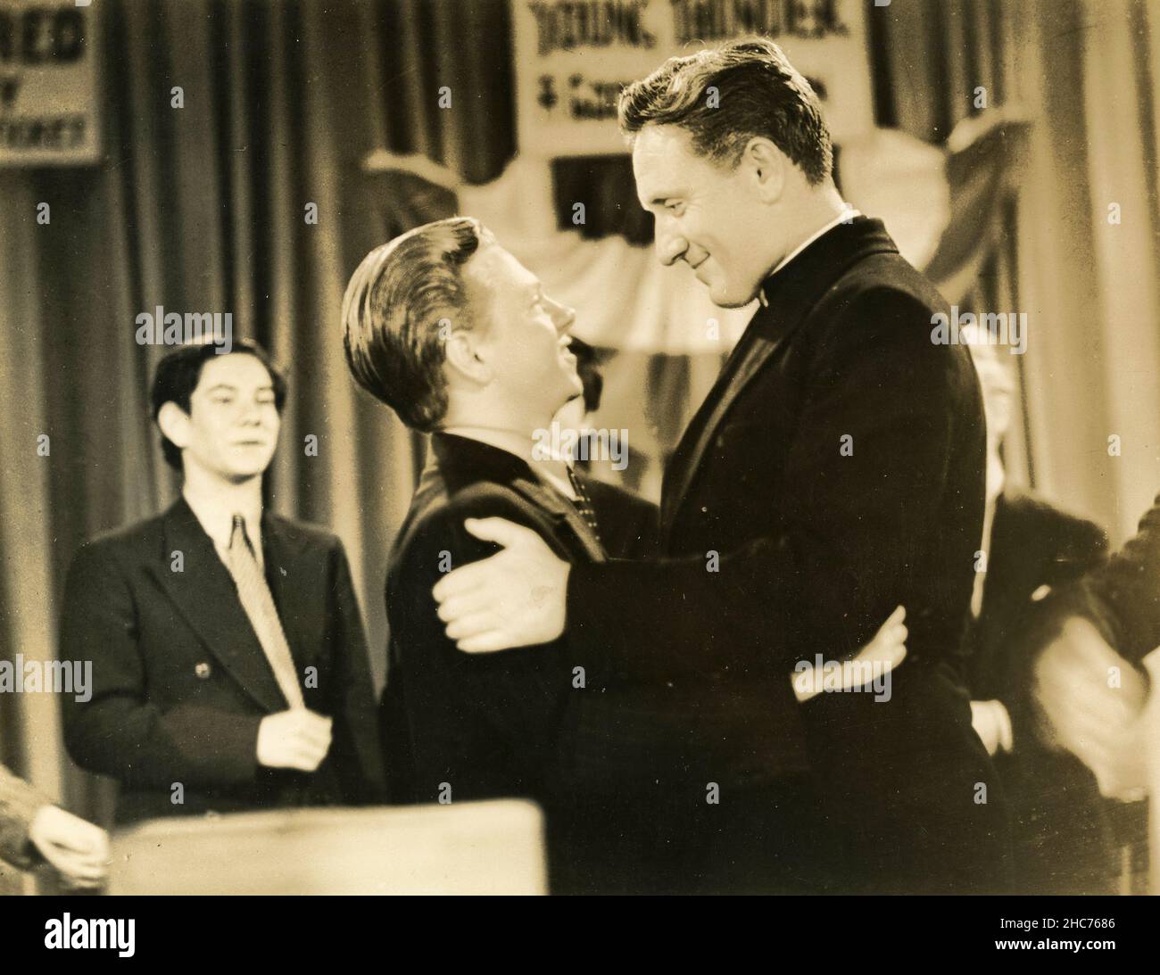 Los actores americanos Spencer Tracy y Mickey Rooney en la película Boys Town, USA 1938 Foto de stock