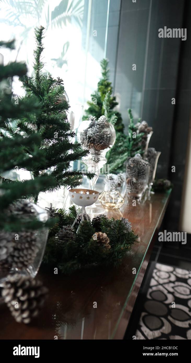 Decoraciones de Navidad del vestíbulo del JW Marriott Bangkok 2021 Foto de stock