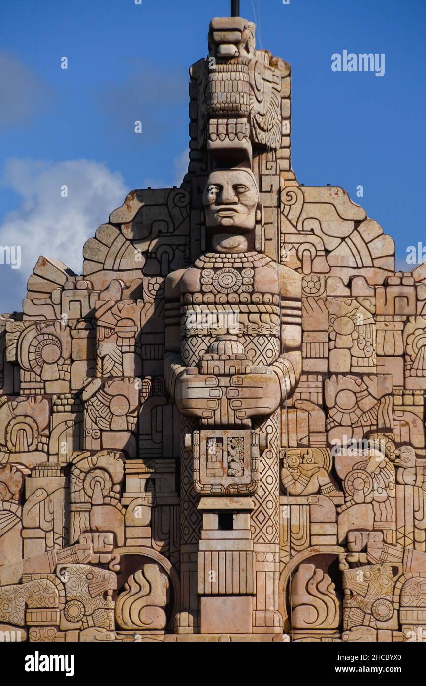 Monumento a la Patria (1956) por el escultor colombiano Romulo Rozo pena en el Paseo de Montejo, Mérida, México Foto de stock
