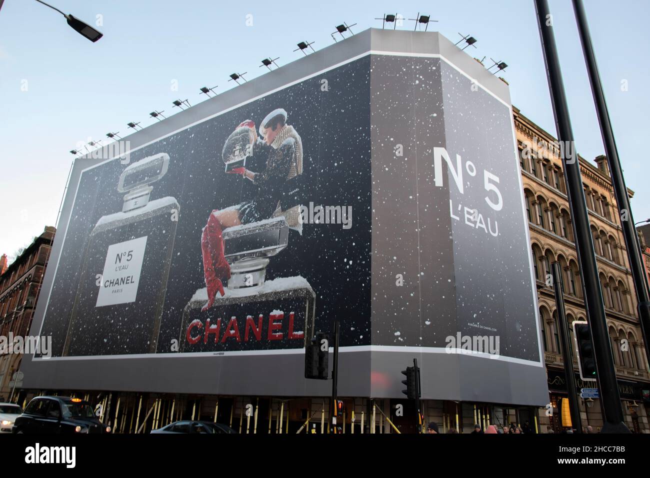 Chanel Anuncio de Navidad en Manchester England 8-12-2019 Fotografía de  stock - Alamy