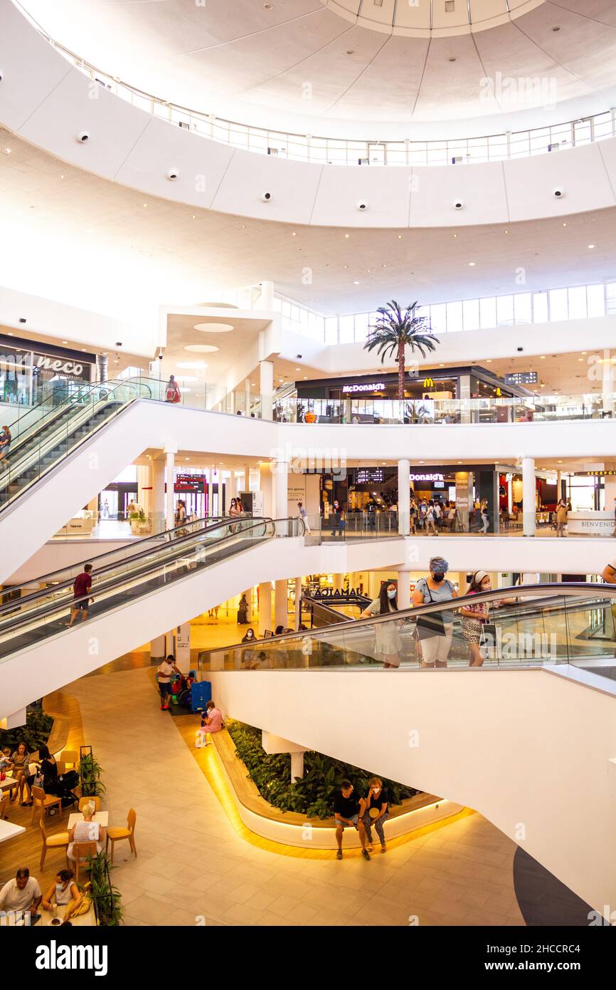 Shopping mall valencia spain fotografías e imágenes de alta resolución -  Alamy