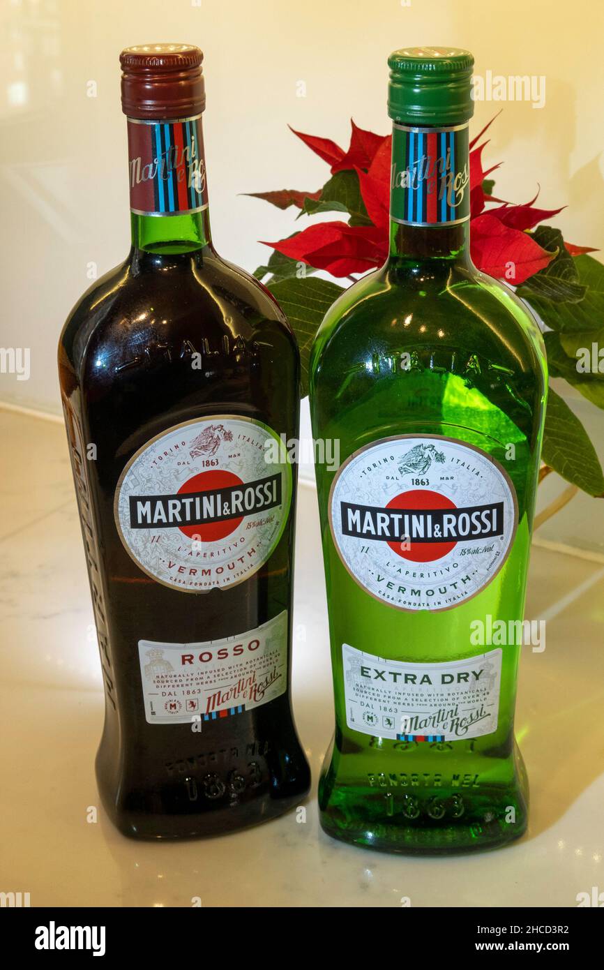 Bottles of martini fotografías e imágenes de alta resolución - Alamy