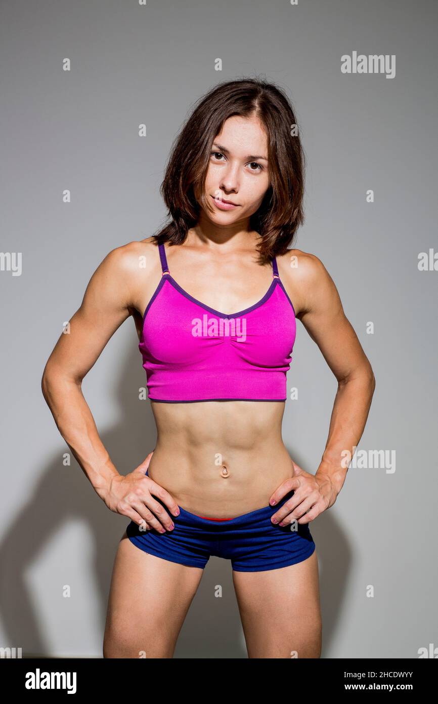 Fitness, deporte, entrenamiento de mujeres en ropa deportiva en el estudio de Alamy