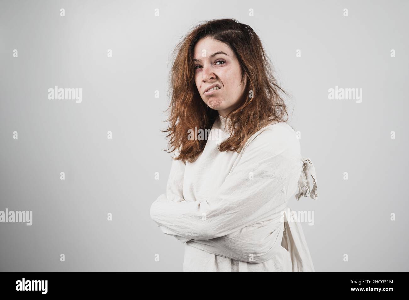 Mujer loca con camisa de fuerza fotografías e imágenes de alta resolución -  Alamy