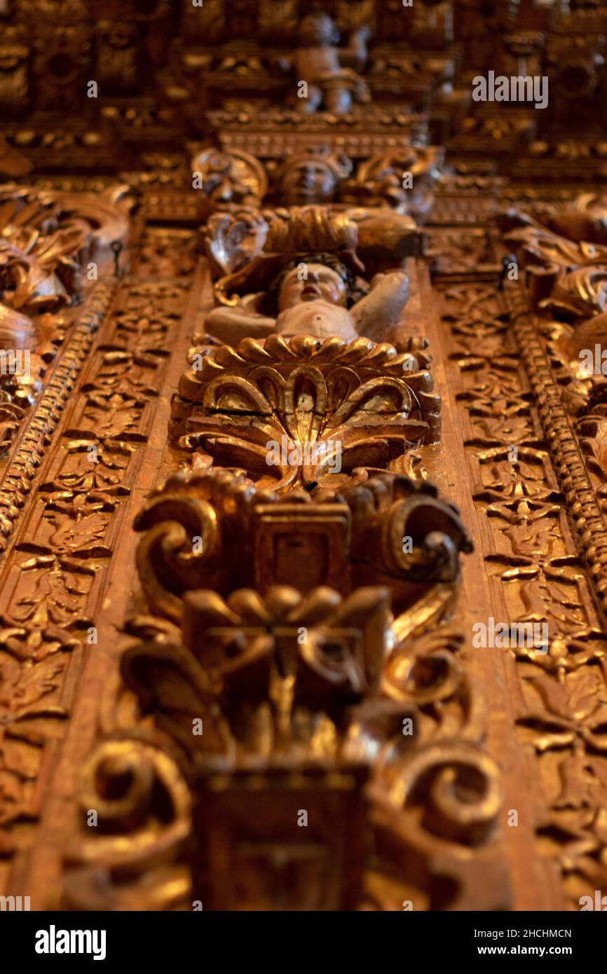 Detalles exquisitos del interior de la Iglesia de San Antonio en la ciudad de Lagos, Algarve, Portugal. Foto de stock