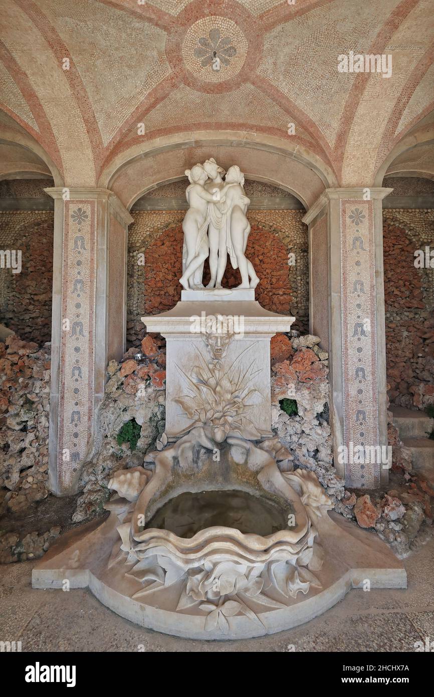 Las Tres Gracias de la mitología griega-estatua de mármol blanco-jardines  del palacio. Estoi-Algarve-Portugal-042 Fotografía de stock - Alamy