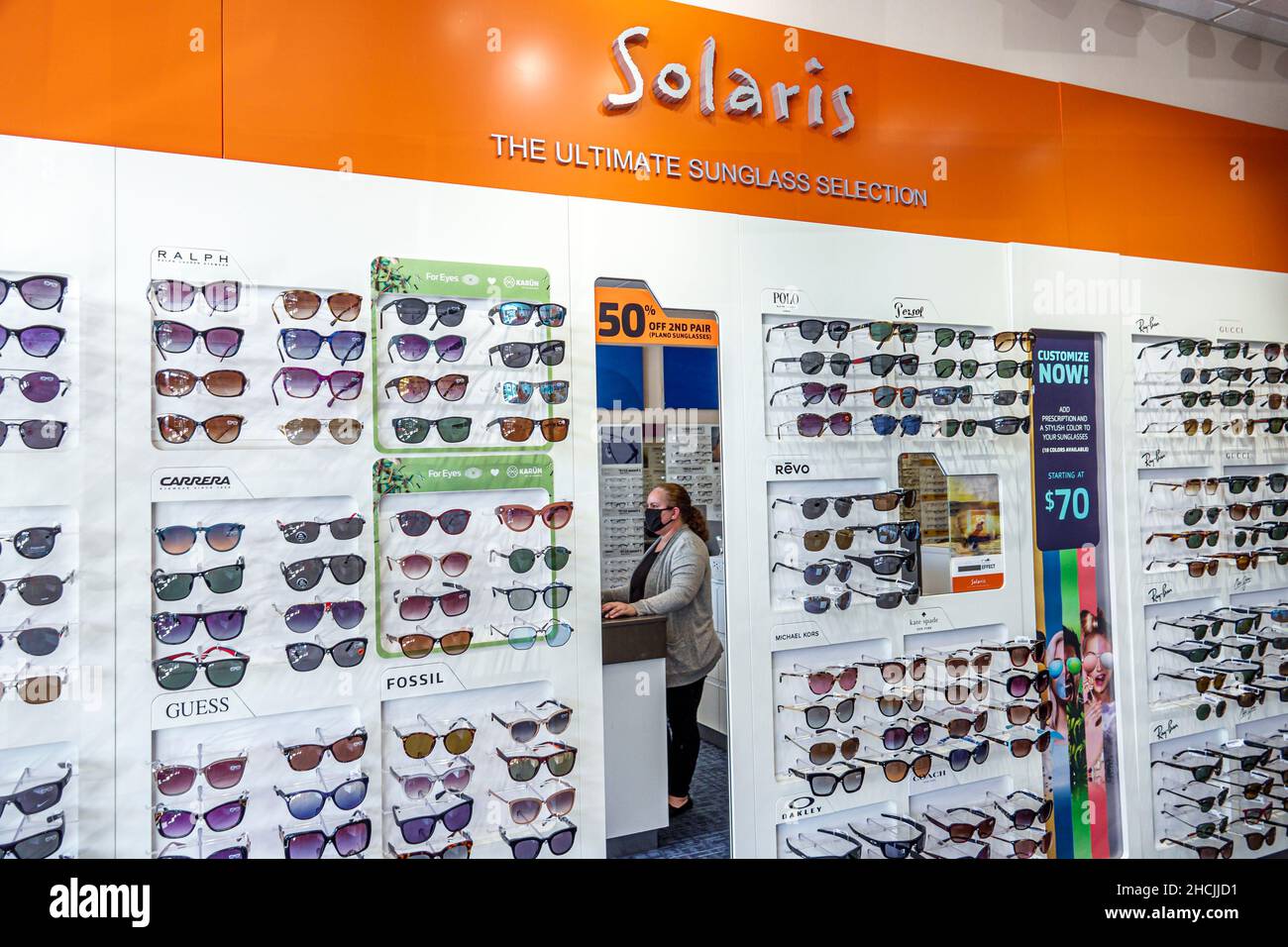Miami Beach Florida optometrista optician display sale Solaris Gafas de sol  selección Fotografía de stock - Alamy