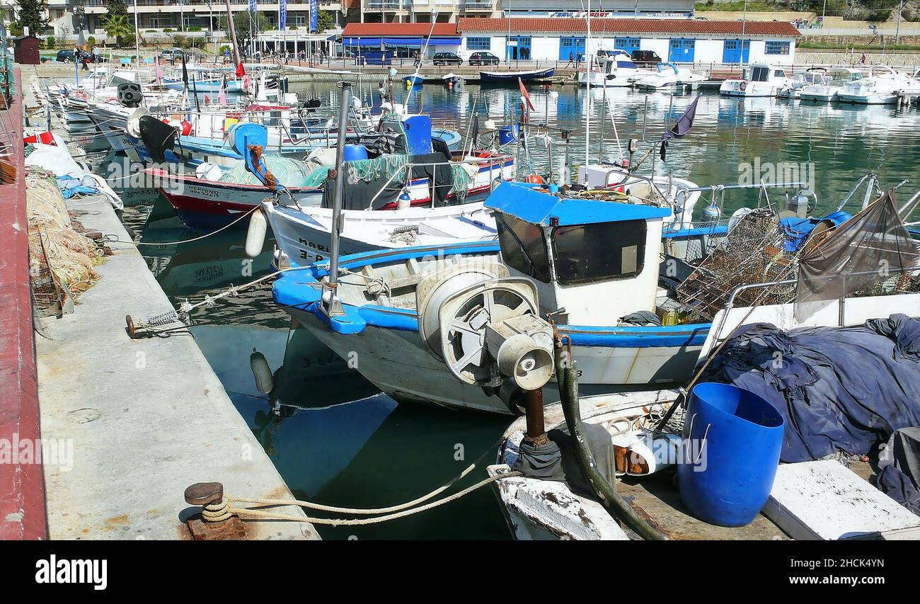 Puerto pesquero de Arenys de Mar, en la provincia de Maresme de Barcelona,  Cataluña, España Fotografía de stock - Alamy