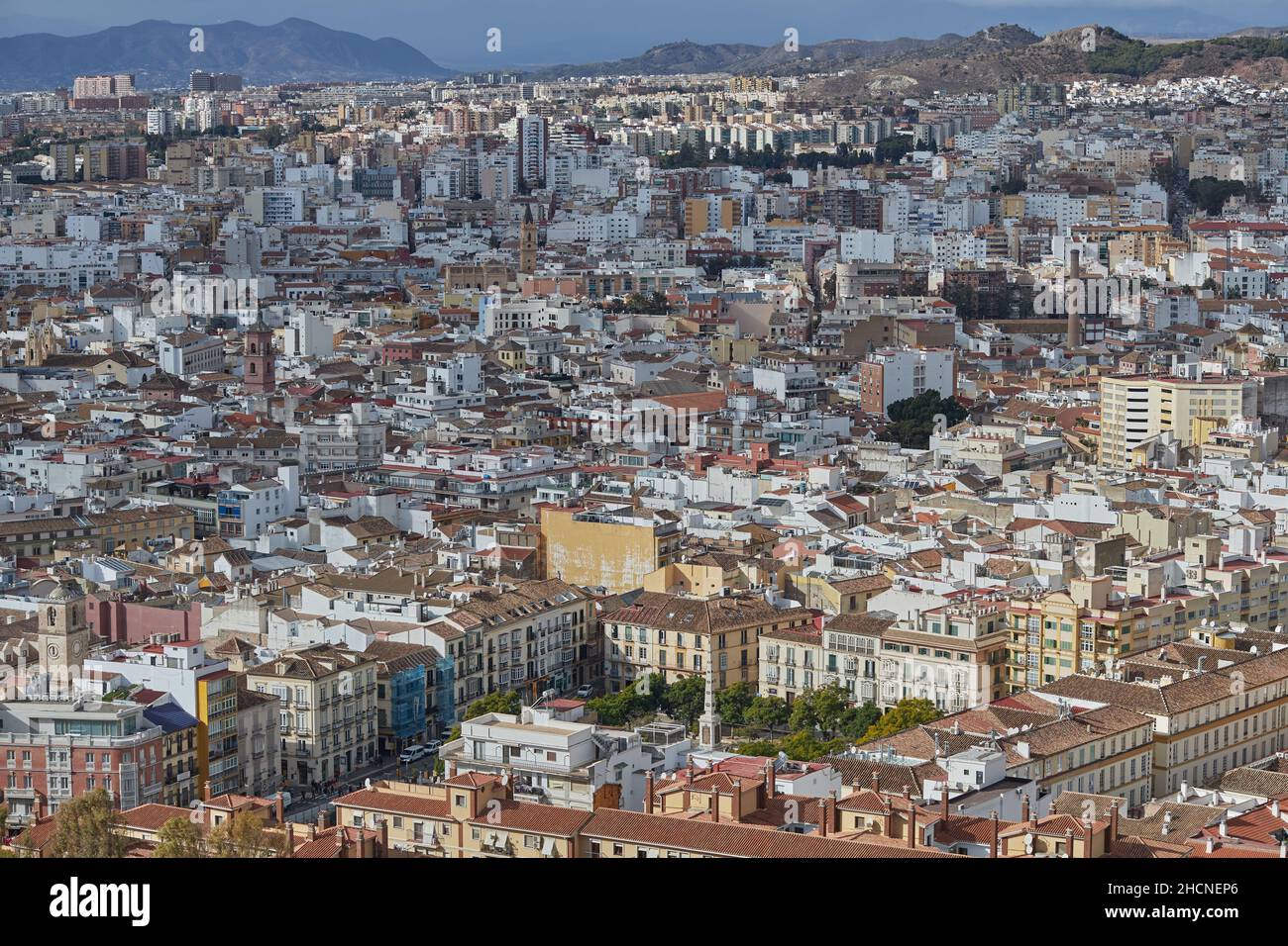 Vista de los pueblos de la ciudad de Málaga (España, diciembre de 2021). Foto de stock