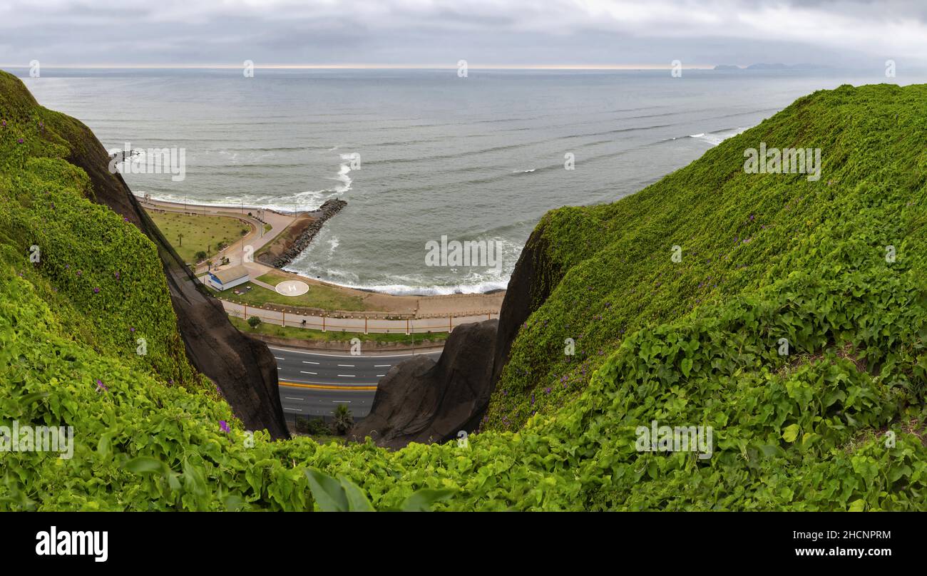 Costa del Pacífico en Lima, Perú Foto de stock