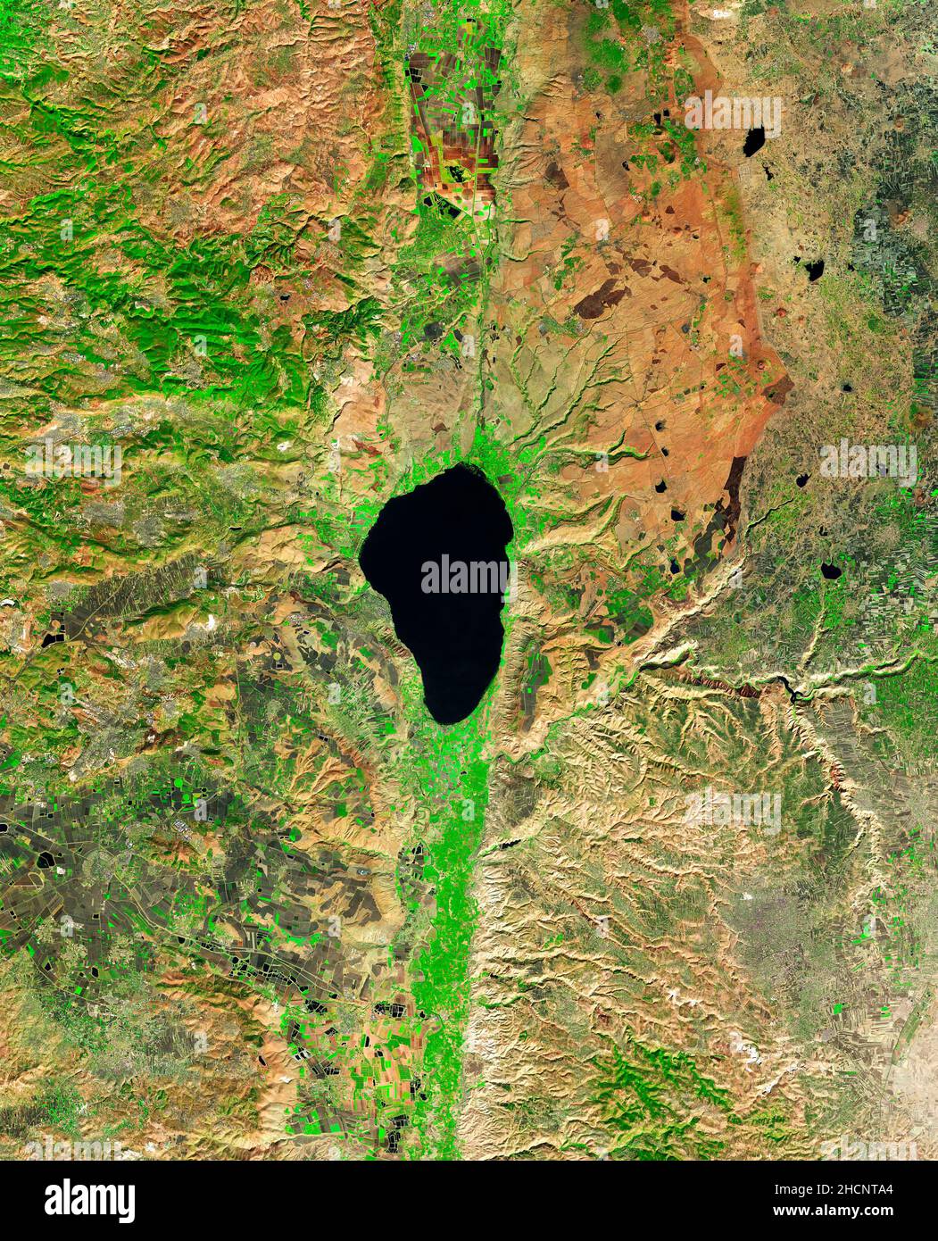 El Mar de Galilea en el norte de Israel, uno de los cuerpos de agua más bajos del mundo Foto de stock