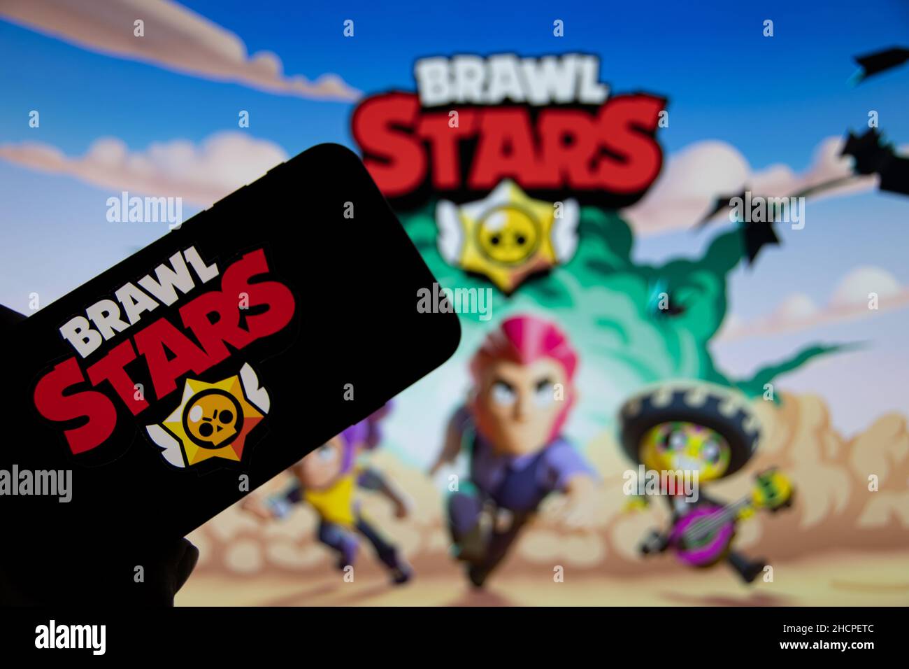 Rheinbach, alemán, 4 de noviembre de 2021, el logotipo de marca del juego de  estrategia 'Brawl Stars' en la pantalla de un smartphone (centrado en el  logotipo de la marca Fotografía de