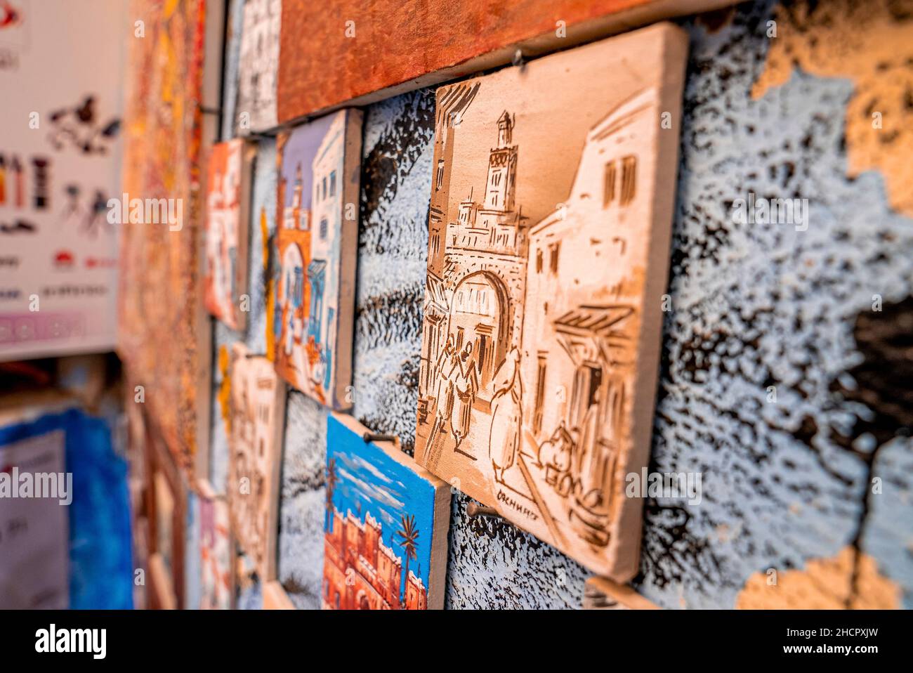 Pintura de minarete de mezquita colgando en la pared en el mercado Foto de stock