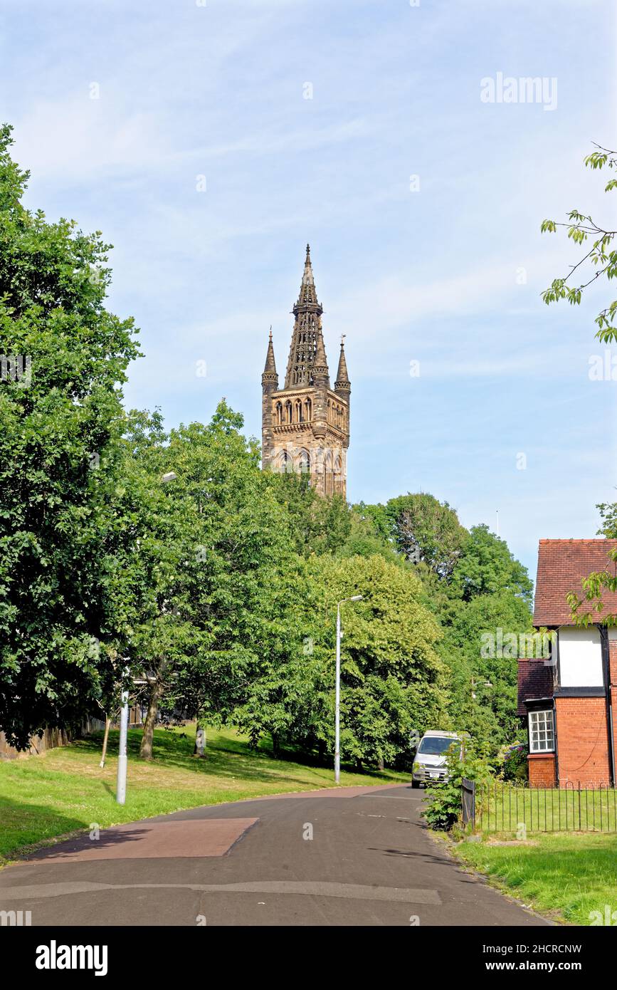 Glasgow University - Main Building and Tower - Glasgow, Escocia, Reino Unido - 23rd de julio de 2021 Foto de stock