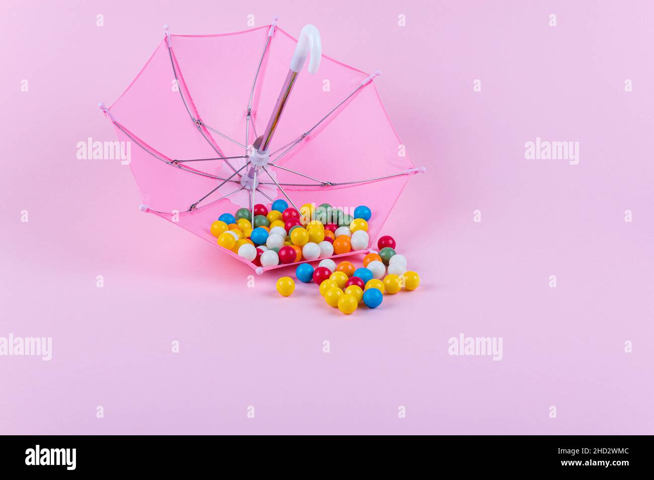 Paraguas al revés fotografías e imágenes de alta resolución - Alamy