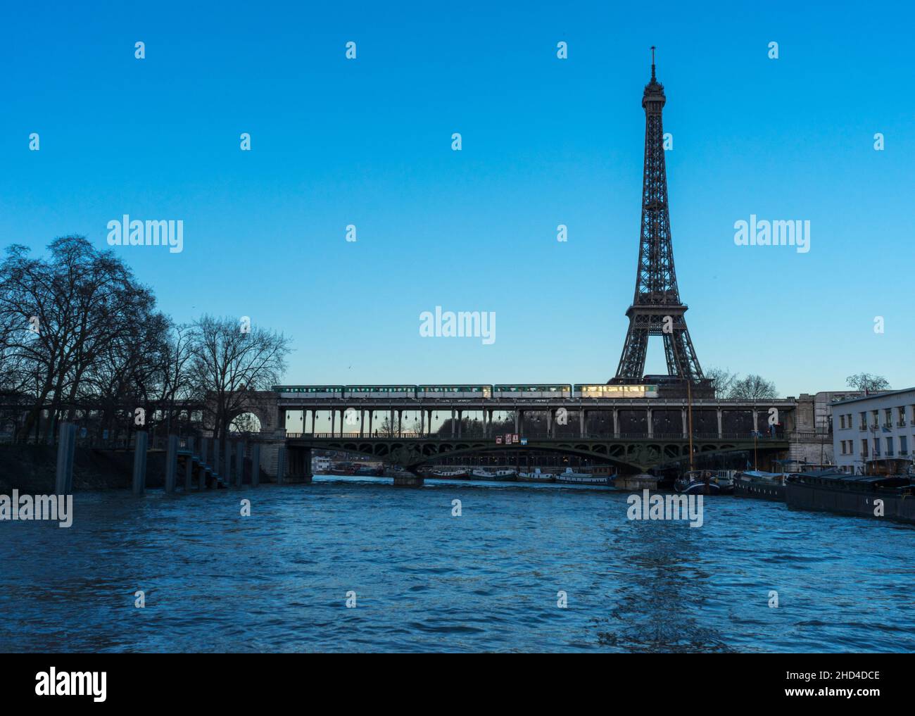 Hermosa vista de los jardines Trocadero y la Torre Eiffel en París Francia Foto de stock