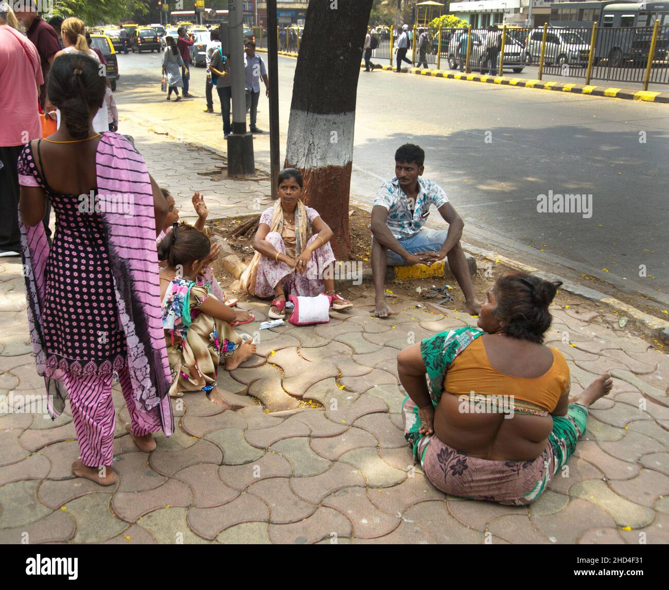 Conversaciones en la calle, Mumbai, India. Foto de stock