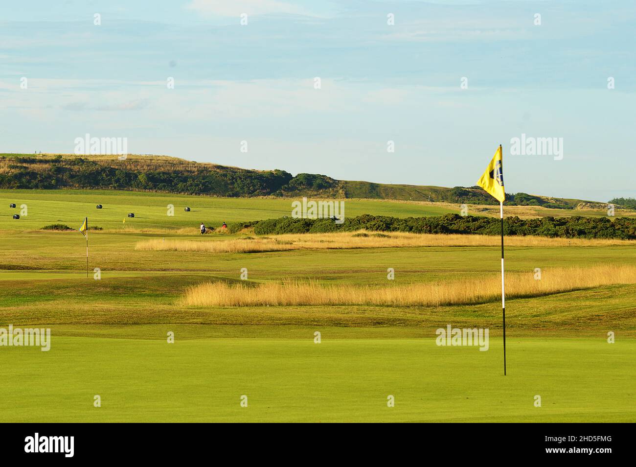 Vea a través del campo de golf Murcar, un famoso campo de golf Links en Aberdeen, Escocia, desde uno de los greens, Foto de stock
