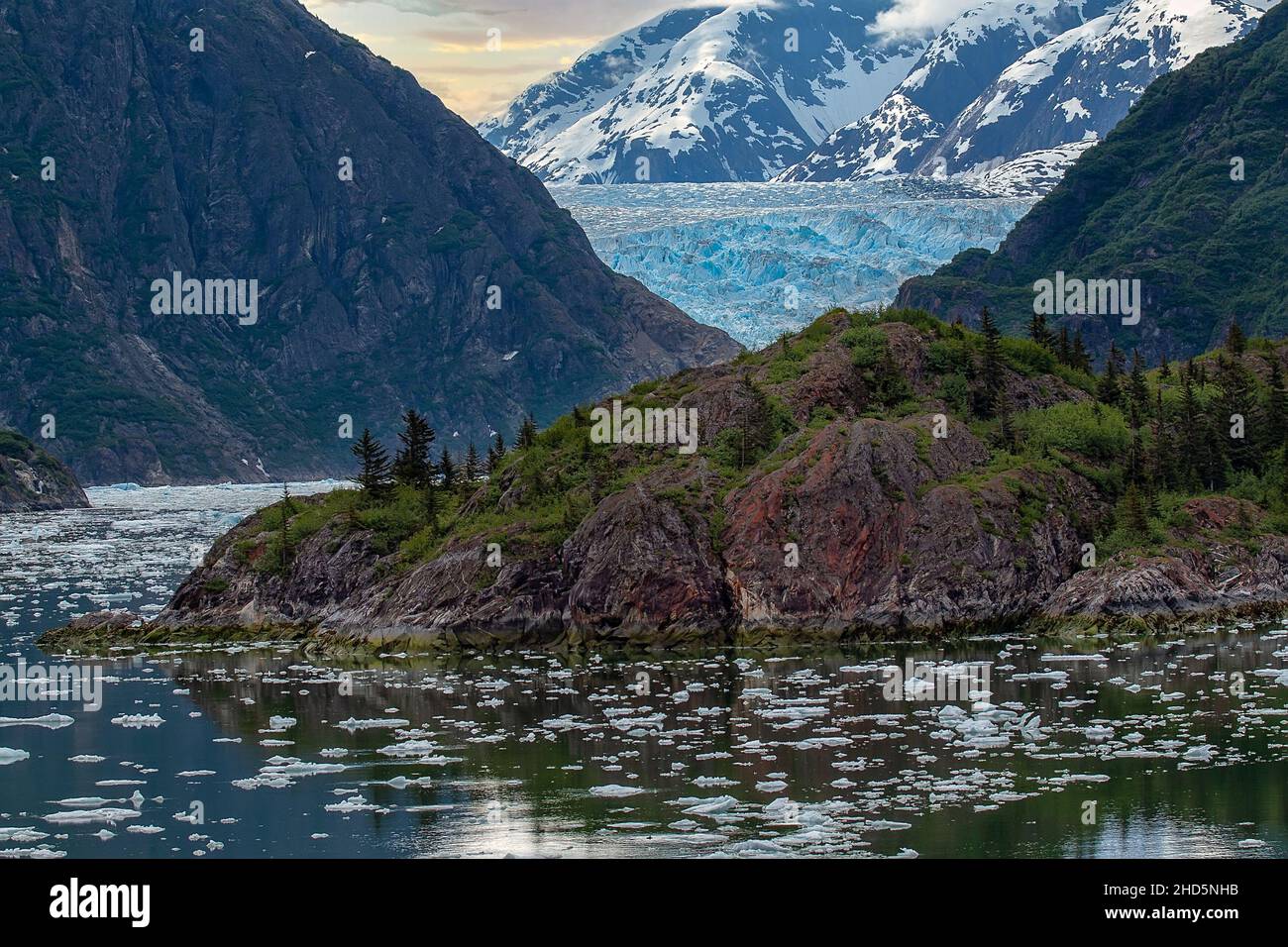 Glaciar Sawyer al final del fiordo Tracy Arm, Alaska Foto de stock