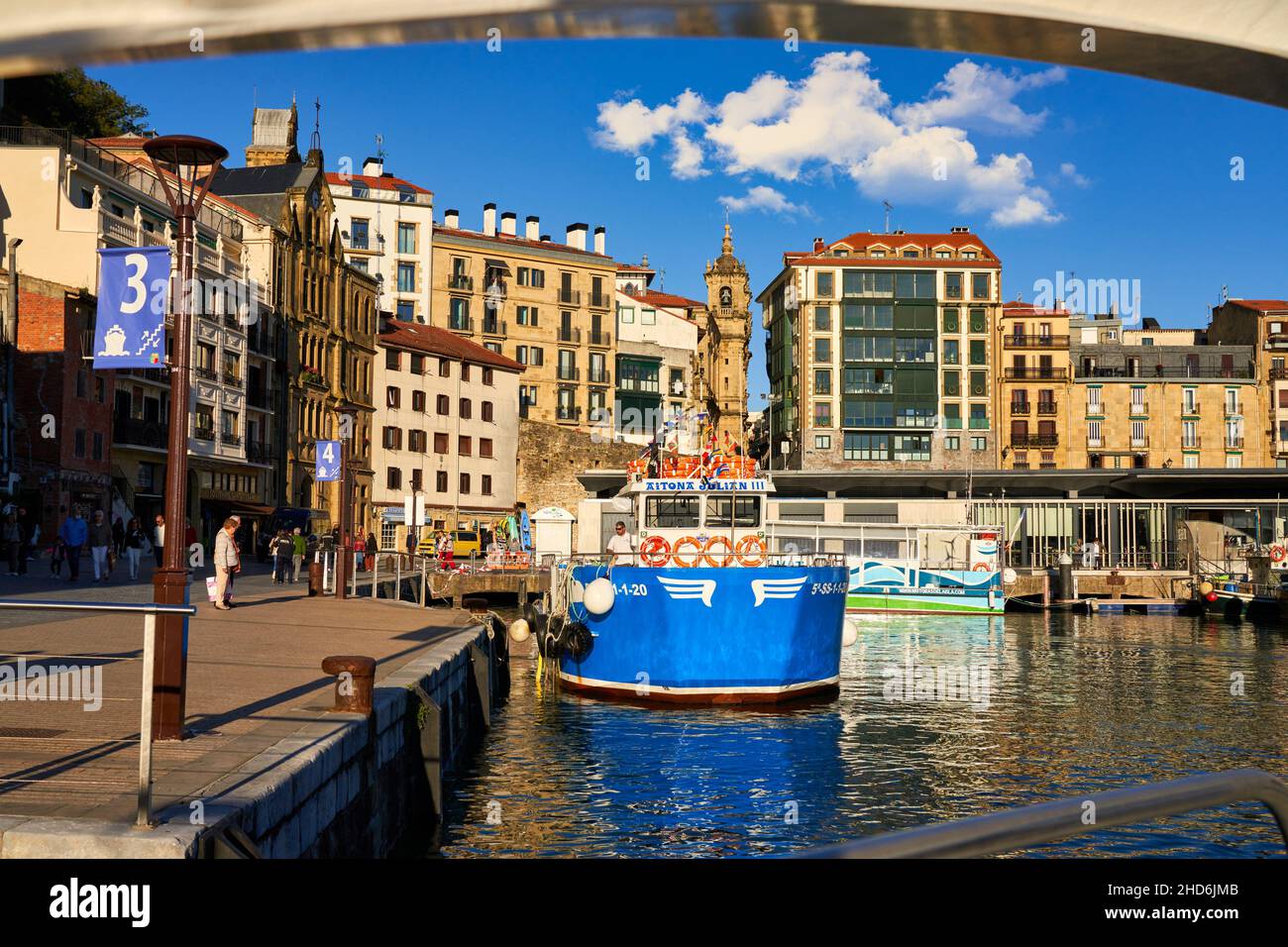 Excursiones en barco turístico fotografías e imágenes de alta resolución -  Alamy