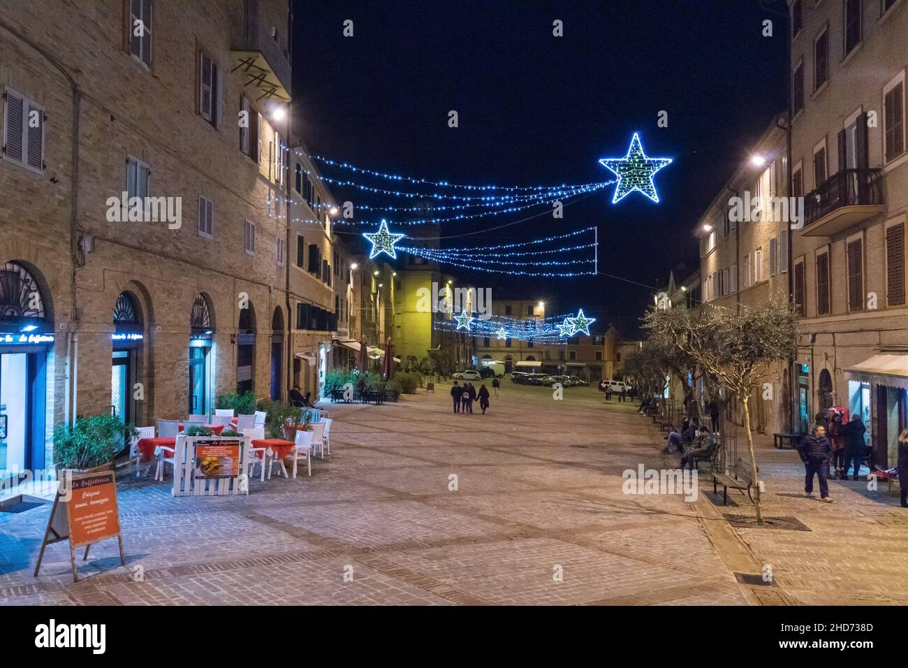 Casco antiguo, Plaza Mazzini, luces de Navidad, Macerata, Marche, Italia,  Europa Fotografía de stock - Alamy