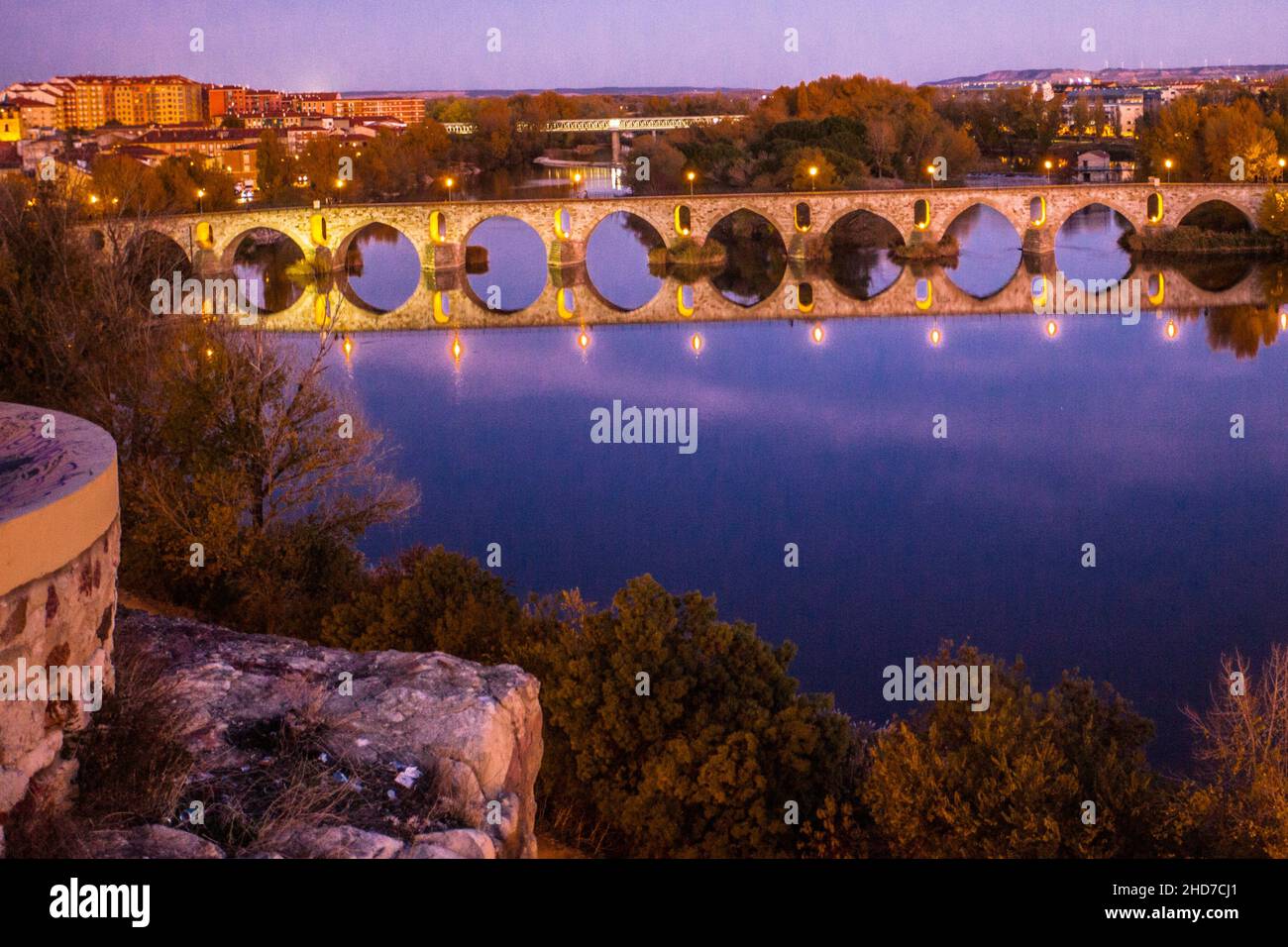 Puente de piedra, Duero Zamora, Zamora Provience, Castilla y León, España, Europa. Foto de stock