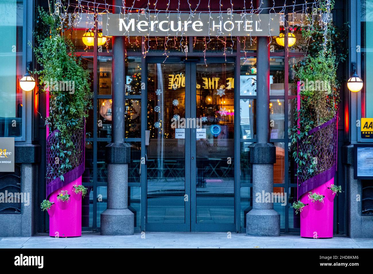 Londres, Inglaterra, Reino Unido, enero de 02 2022, Mercure Hotel Front Entrance Southwark London Foto de stock