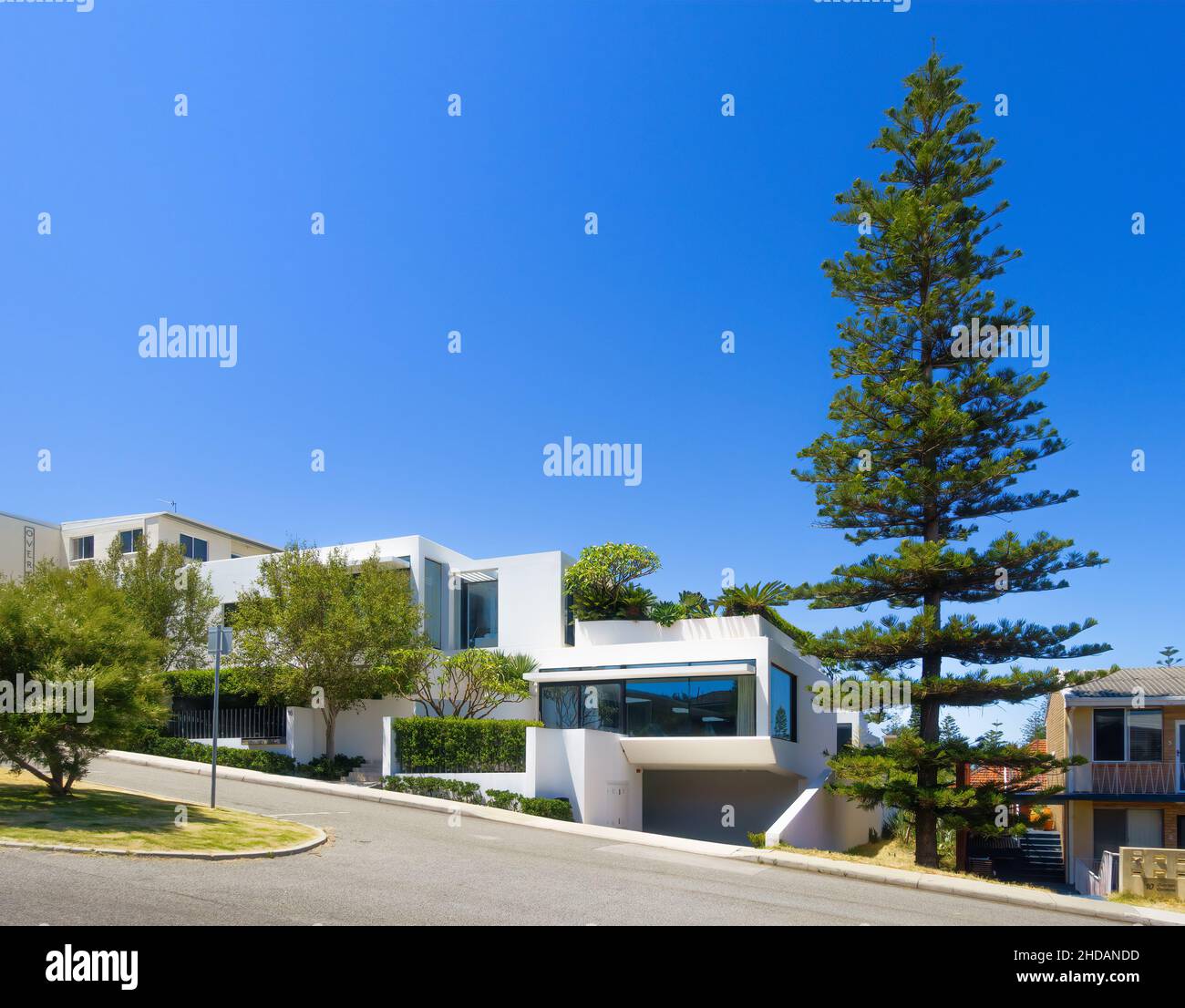 Cottesloe, Perth, Australia - Edificio de apartamentos blanco de Blane Brackenridge Foto de stock