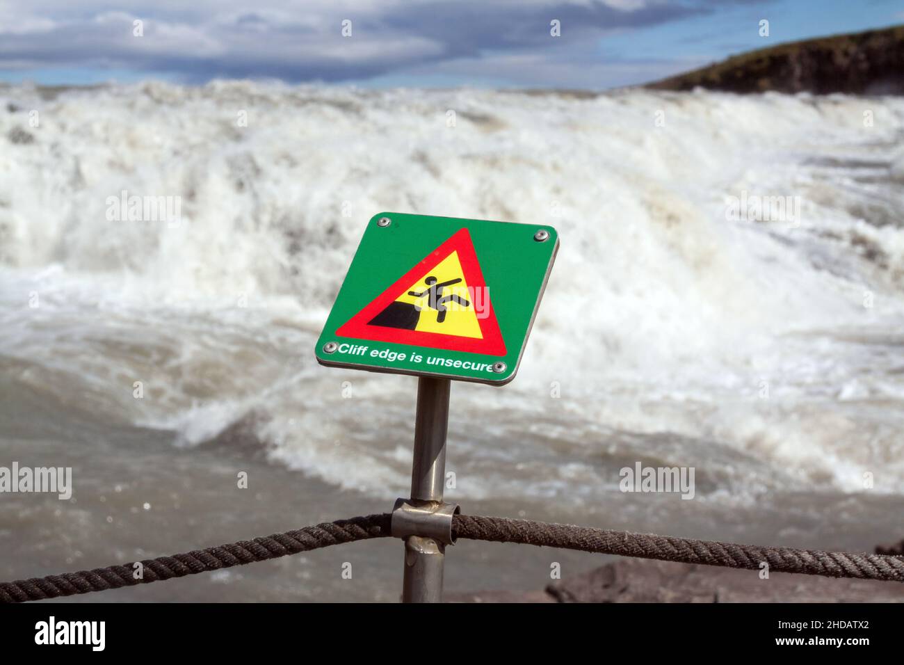 No caiga en la cascada de Gullfoss, Islandia Foto de stock