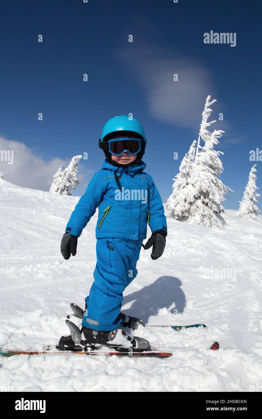 Portrait kid in ski school fotografías e imágenes de alta resolución - Alamy