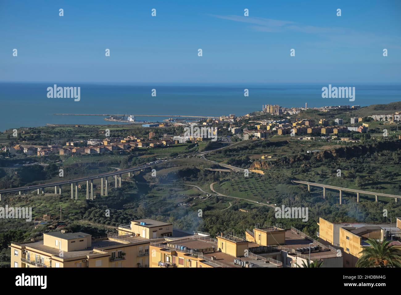 Stadtpanorama, Porto Empedocle, Sizilien, Italien Foto de stock
