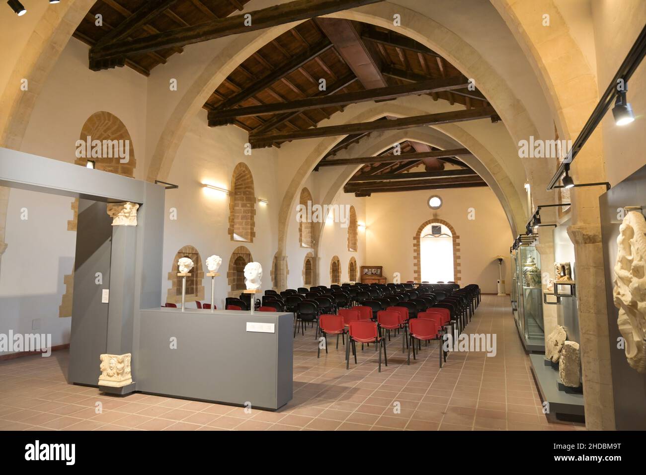 Ehemaliges Dormitorium (Schlafsaal), Festsaal, Zisterzienserkloster 'Monache cistercensi santo spirito', Agrigent, Sizilien, Italien Foto de stock