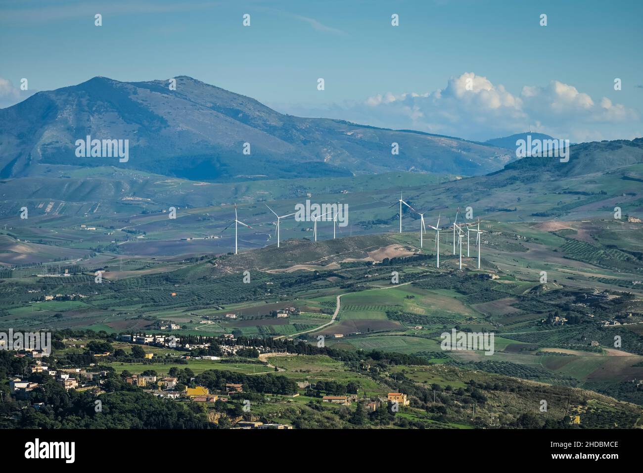 Landschaft nördlich Erice, Windräder, West-Sizilien, Italien Foto de stock