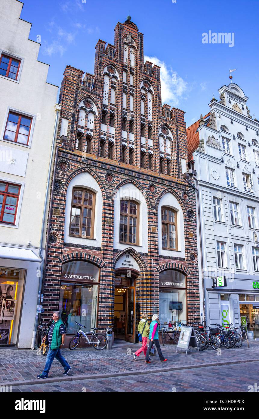 Ciudad Hanseática de Rostock, Mecklemburgo-Pomerania Occidental, Alemania: Escena urbana en el centro de la ciudad en Kröpeliner Strasse. Foto de stock