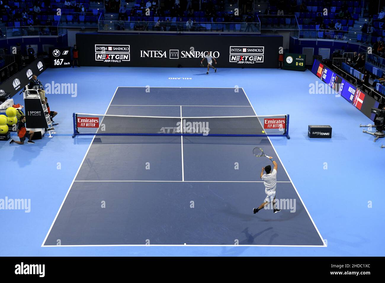 Partido de tenis de las finales de la ATP de la próxima generación en la pista de tenis interior de Allianz Cloud, en Milán 2021. Foto de stock