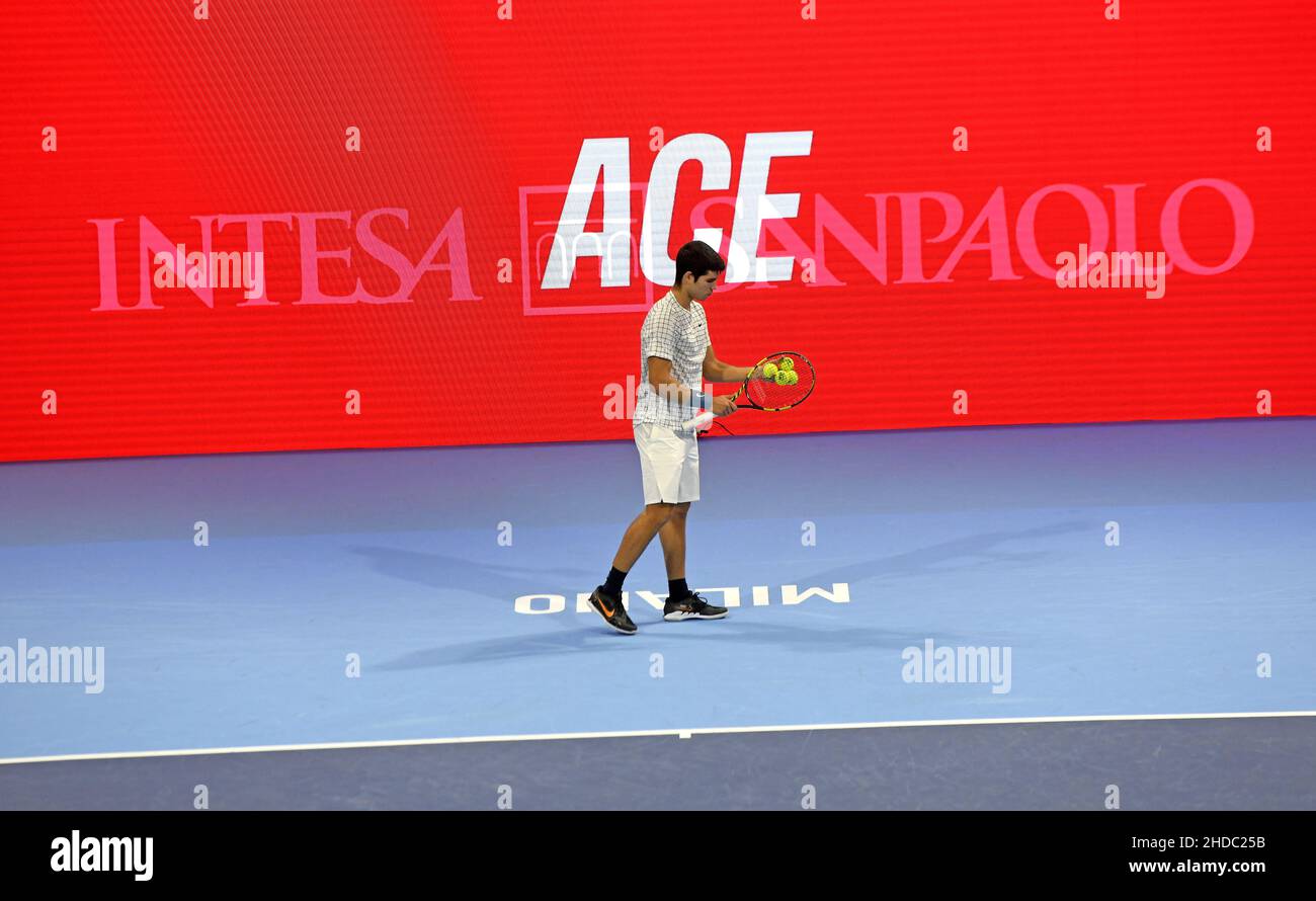 Video reseña sobre marcador digital durante las finales de la próxima generación de ATP, en Milán. Foto de stock